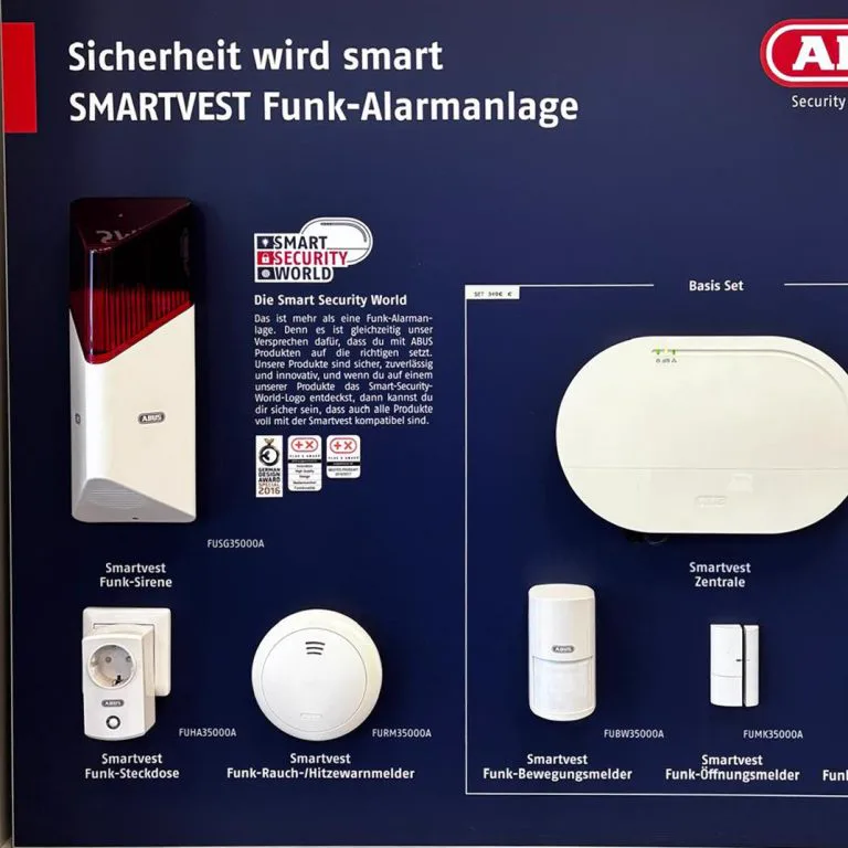 ABUS Smartvest Funk-Alarmanlage mit Sirene, Zentrale und Meldern in der Ausstellung